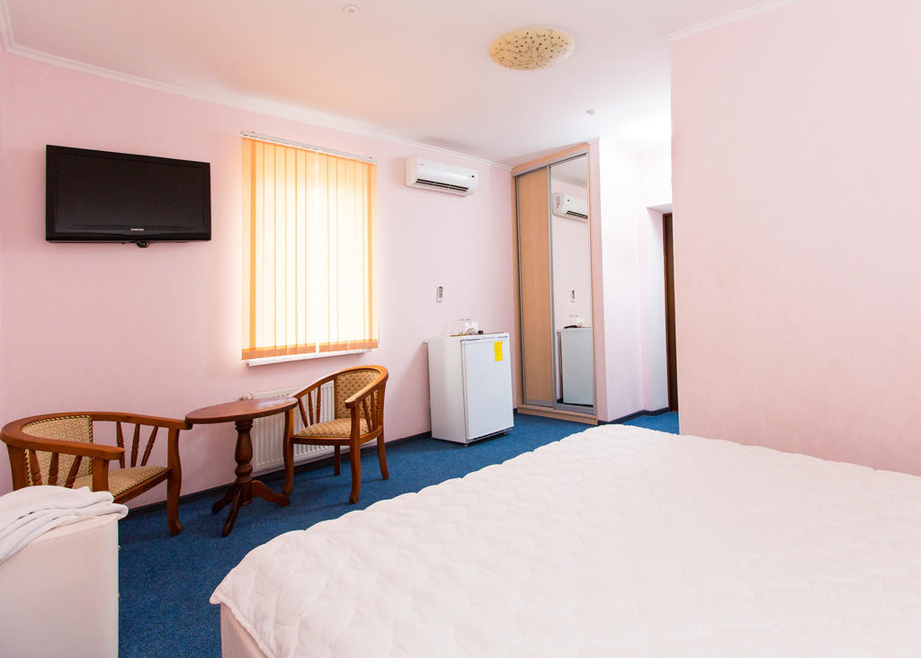 Oasis Hotell Odessa Exteriör bild
